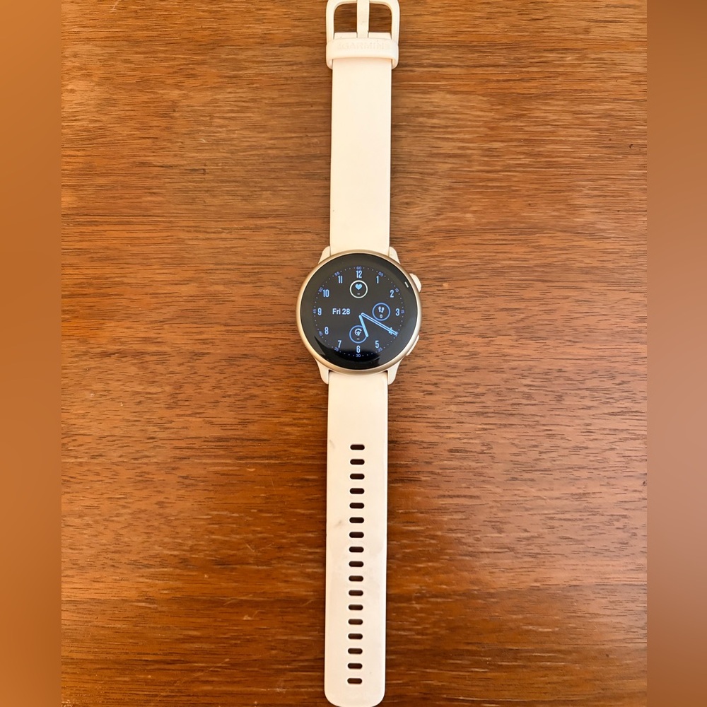 Garmin Vivoactive 6 with Cream Band